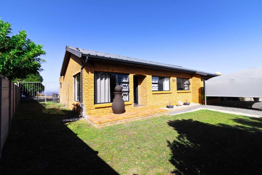 4 Bedroom Property for Sale in Sandbaai Western Cape